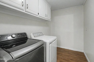 Located on a quiet cul-de-sac just north of I-10, this home - photo 7