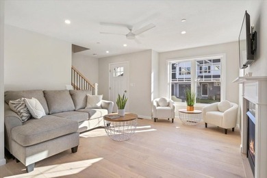 Like-new luxury 2-bedroom, 2.5-bath end-unit townhome in an - photo 7