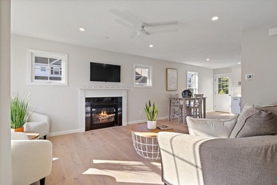 Like-new luxury 2-bedroom, 2.5-bath end-unit townhome in an - photo 8