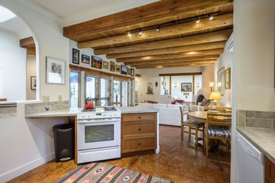 OPEN, LIGHT-FILLED SINGLE-LEVEL CONDOMINIUM IN THE HIGHLY - photo 11