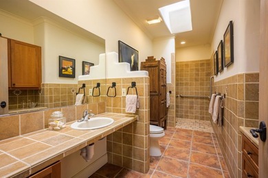 OPEN, LIGHT-FILLED SINGLE-LEVEL CONDOMINIUM IN THE HIGHLY - photo 19
