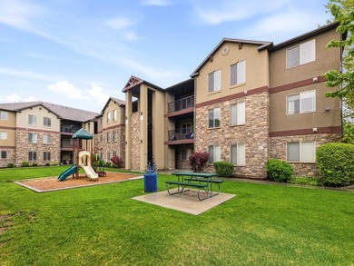 PRICE IMPROVEMENT $10,100! 3 Bed | 2 Bath mountain-view condo in - photo 1