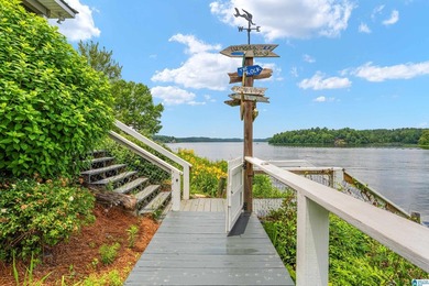Sellers are taking a loss! This custom-built home with - photo 3