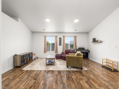 PRICE IMPROVEMENT $10,100! 3 Bed | 2 Bath mountain-view condo in - photo 3