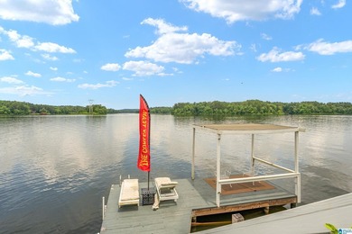 Sellers are taking a loss! This custom-built home with - photo 4
