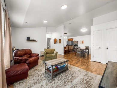 PRICE IMPROVEMENT $10,100! 3 Bed | 2 Bath mountain-view condo in - photo 4