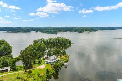 Sellers are taking a loss! This custom-built home with - photo 6