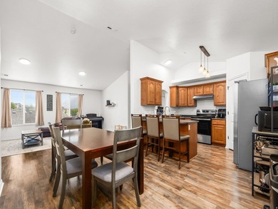 PRICE IMPROVEMENT $10,100! 3 Bed | 2 Bath mountain-view condo in - photo 6
