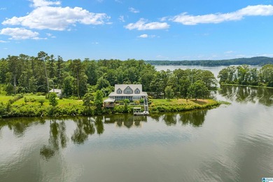 Sellers are taking a loss! This custom-built home with - photo 7