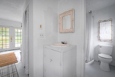 Charming cottage-style retreat situated on two lots in the - photo 16