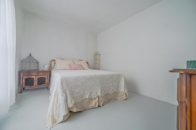 Charming cottage-style retreat situated on two lots in the - photo 17
