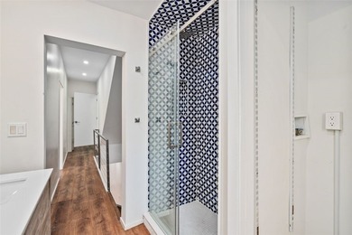Perfectly situated in the heart of desirable Upper - photo 17