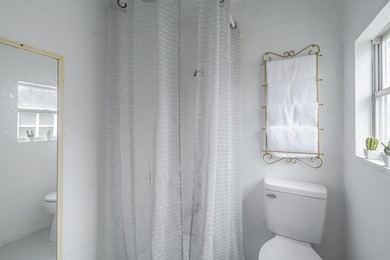 Charming cottage-style retreat situated on two lots in the - photo 20