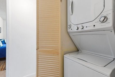 Tropical in feel, this elegant apartment is part of Jupiter Bay - photo 20