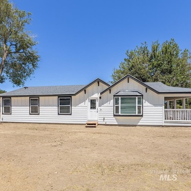 Snake River - Elmore County Home For Sale in Glenns Ferry Idaho