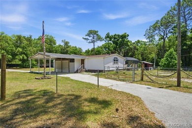 Homosassa!!! 3-bedroom 2 bath triple wide mobile home situated - photo 2
