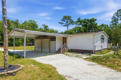 Homosassa!!! 3-bedroom 2 bath triple wide mobile home situated - photo 3