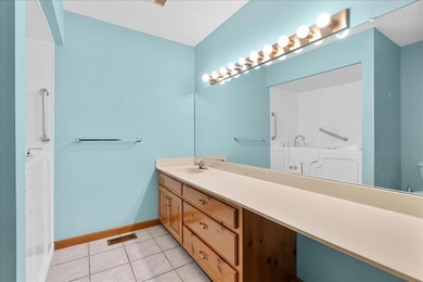Beautiful home featuring 4 oversized bedrooms and 3.5 baths - photo 24
