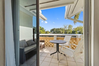 Tropical in feel, this elegant apartment is part of Jupiter Bay - photo 29