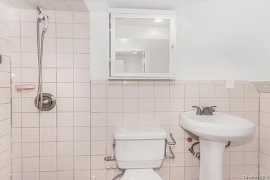 Presenting 951 East 221st Street, Bronx - priced to sell fast - photo 32