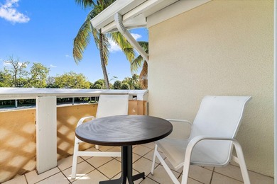Tropical in feel, this elegant apartment is part of Jupiter Bay - photo 34