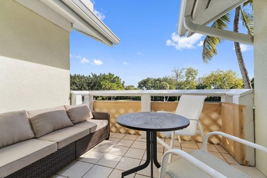 Tropical in feel, this elegant apartment is part of Jupiter Bay - photo 35