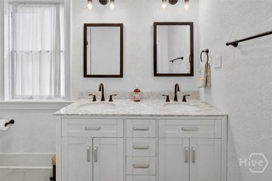 Beautifully updated 4 bedroom, 3.5 bath home that perfectly - photo 38