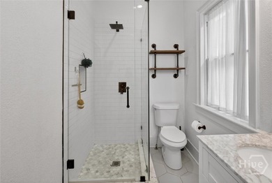 Beautifully updated 4 bedroom, 3.5 bath home that perfectly - photo 39