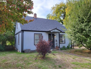 Lake Home For Sale in Sheridan, Oregon