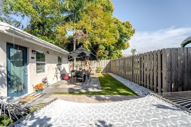 2 separate units / duplex. One in front one in back. One unit is - photo 8