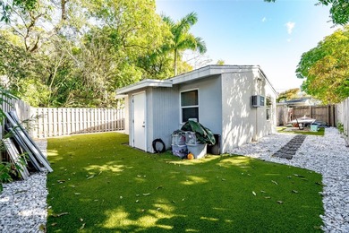 2 separate units / duplex. One in front one in back. One unit is - photo 10