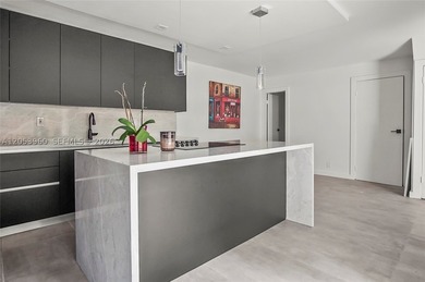 Beautifully maintained townhome in Pine Island Ridge (Woodvale) - photo 6