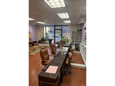 Well-established nail salon located on a busy commercial street - photo 7