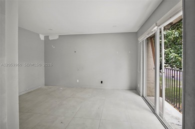 Beautifully maintained townhome in Pine Island Ridge (Woodvale) - photo 8
