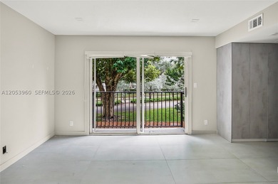 Beautifully maintained townhome in Pine Island Ridge (Woodvale) - photo 9