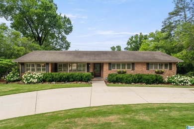 Welcome to this beautifully maintained 5-bedroom, 3-bath brick - photo 2