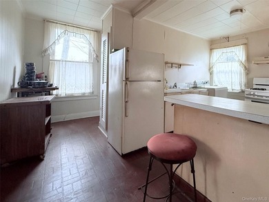 Set on approximately 0.20 acres in a desirable Larchmont - photo 14