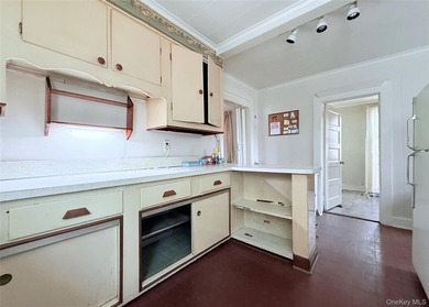 Set on approximately 0.20 acres in a desirable Larchmont - photo 15