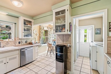 Located just a few blocks from Ocean Drive and its breathtaking - photo 16