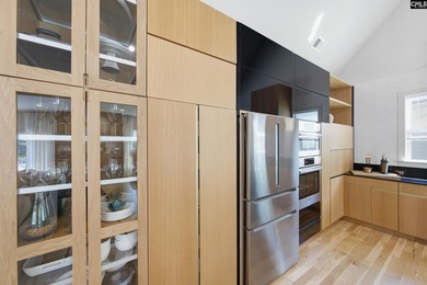 SEE VIRTUAL TOUR. Welcome to 52 Melrose Place in the highly - photo 22