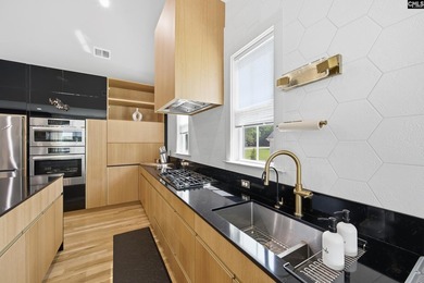 SEE VIRTUAL TOUR. Welcome to 52 Melrose Place in the highly - photo 26