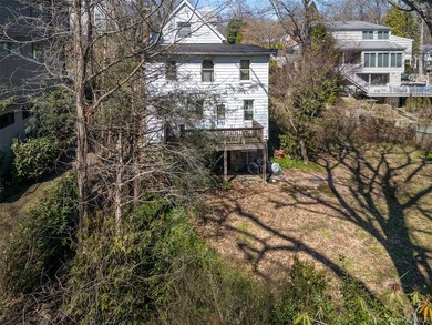 Set on approximately 0.20 acres in a desirable Larchmont - photo 26