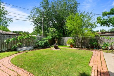 Located just a few blocks from Ocean Drive and its breathtaking - photo 26