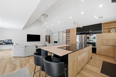 SEE VIRTUAL TOUR. Welcome to 52 Melrose Place in the highly - photo 27