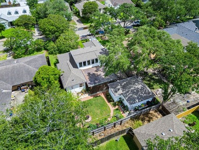 Located just a few blocks from Ocean Drive and its breathtaking - photo 29