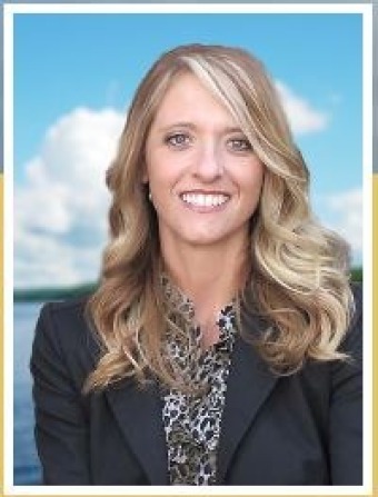 Christina Gnose with Chinowth & Cohen Realty in OK advertising on LakeHouse.com