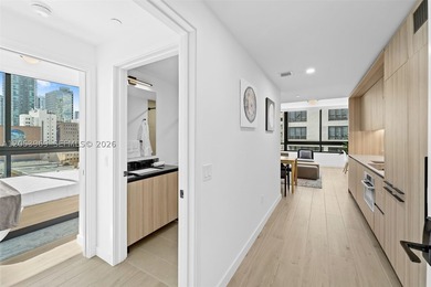 Beautiful 2 bedroom, 2 bathroom corner unit in District 225 - photo 3