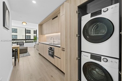 Beautiful 2 bedroom, 2 bathroom corner unit in District 225 - photo 5