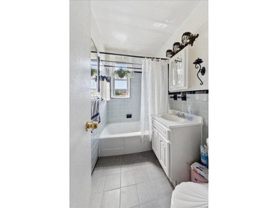 Woodlawn: MOTIVATED SELLER!! One bedroom co-op in immaculate - photo 16