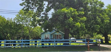 (private lake, pond, creek) Home For Sale in Grand Saline Texas